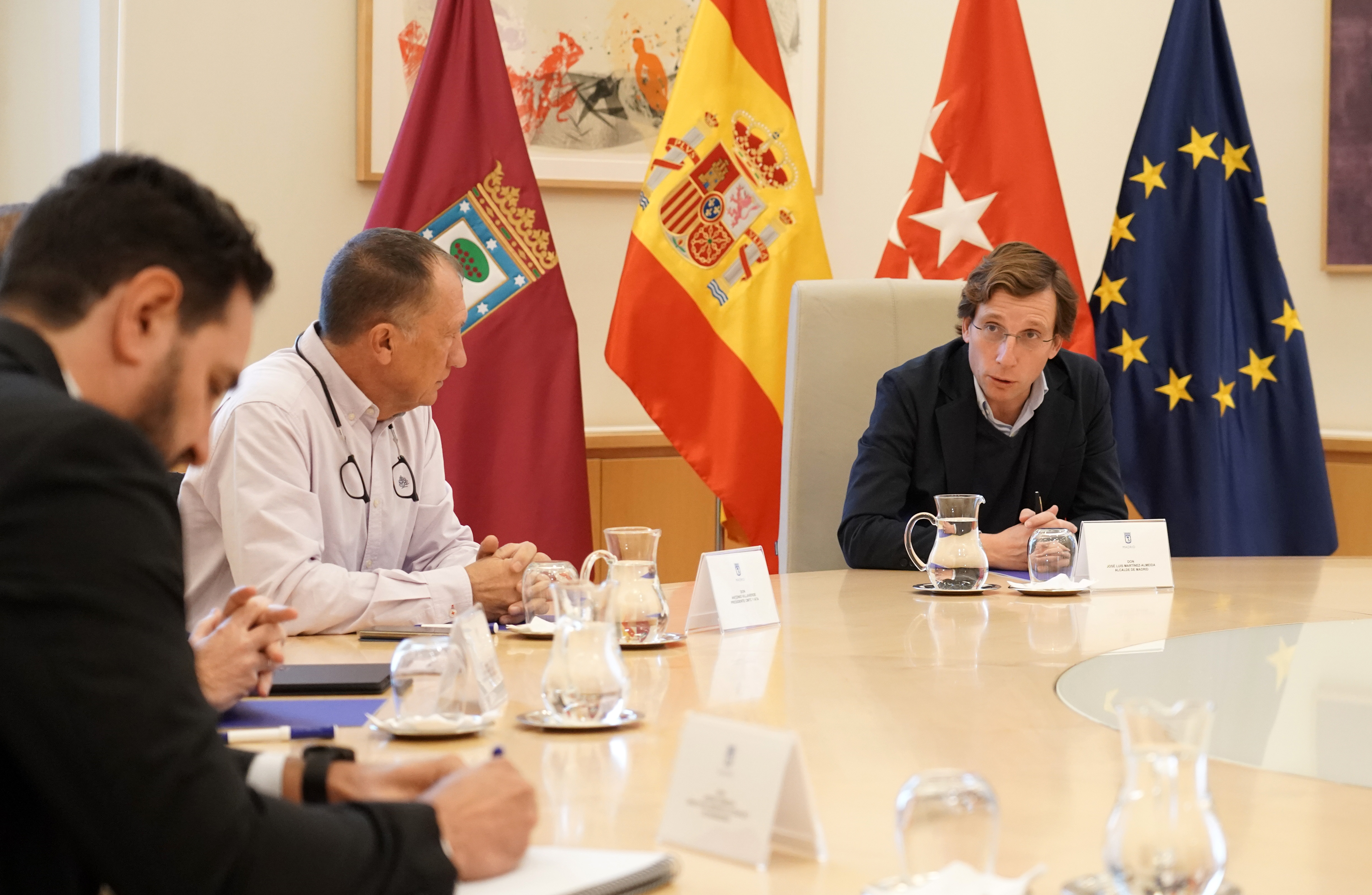 Almeida durante la reunión con el sector de mercancías del Comité Madrileño de Transporte por Carretera